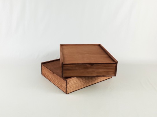 Aged pine wood box 29x24x7 cm. with sliding lid Ref.PF2025T