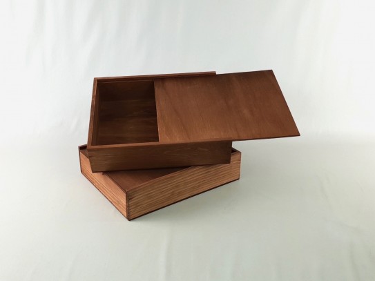 Aged pine wood box 29x24x7 cm. with sliding lid Ref.PF2025T