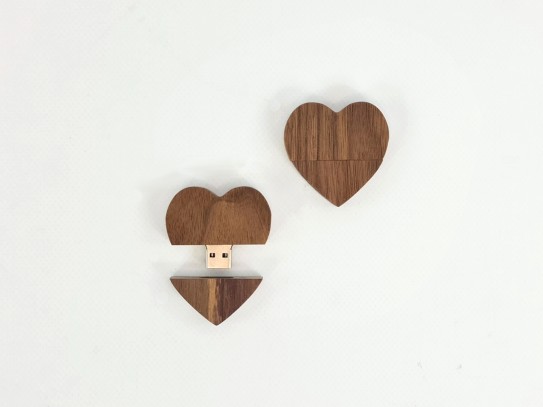 PenDrive de madera Oscura Corazón con imán Ref.USBCH7