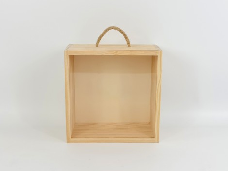 Caja de madera pino 32x32x8 cm. c/bisagra y broche Ref.P53C03