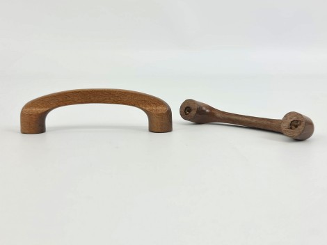 Tirador asa barnizado 9,5 cm. c/2 tuercas Ref.56A