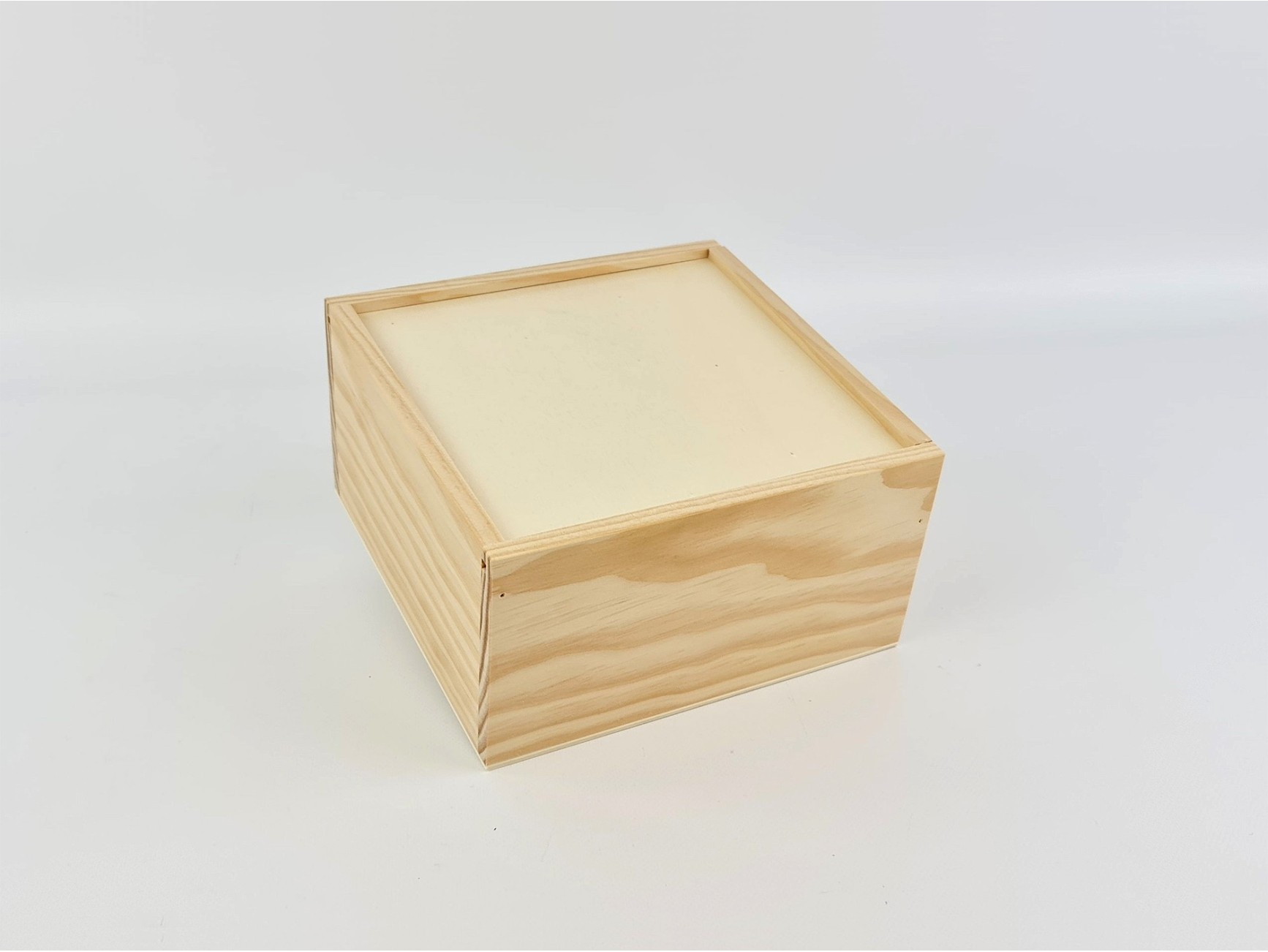 Caja de madera pino 22x22x12 cm. c/tapa metacrilato Marco Ref.99M