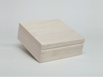 Wooden box 19x19x7 cm. Ref.1161A