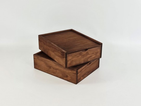 Aged pine wood box 23.5x18.5x7 cm. with sliding lid Ref.PF1520T