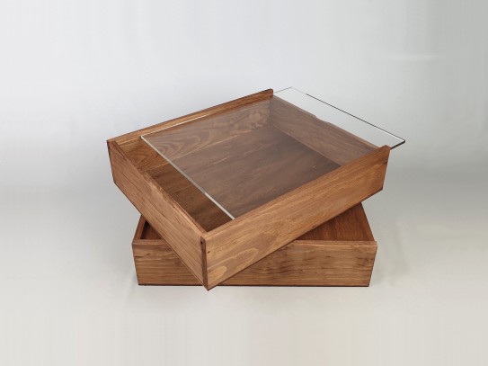 Aged pine wood box 29x24x7 cm. with methacrylate lid Ref.PF2025TM