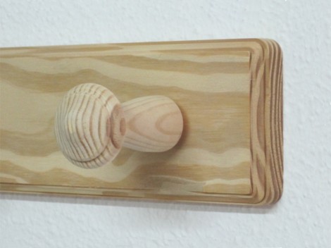 Percha pino 4 pomos Ref.851B