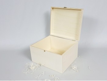 Caja madera 26x22x15 cm. c/bis. y broche Ref.PC4F9