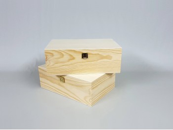 Caja de madera de pino 33x22x12 cm. c/bisagra y broche Ref.PC6PF1