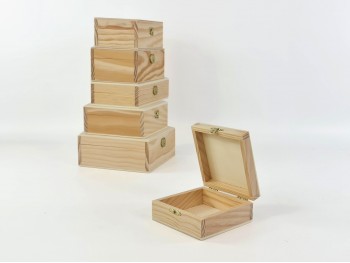 Caja de madera c/bisagra y broche clásico varias medidas Ref. P35C61
