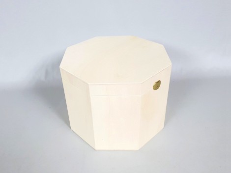 Octagonal wooden box 25x25x19 cm. with hinge and clasp Ref.AR11501