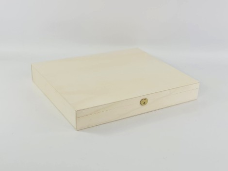 Wooden box 40x33x6 cm. with 36 interior divisions Ref.1557