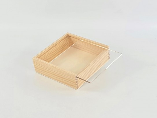 Caja de madera 17,5x17,5x5,5 cm. c/tapa metacrilato Ref.P00C3M