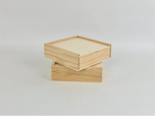 Caja de madera 17,5x17,5x5,5 cm. c/tapa madera Ref.P00C3