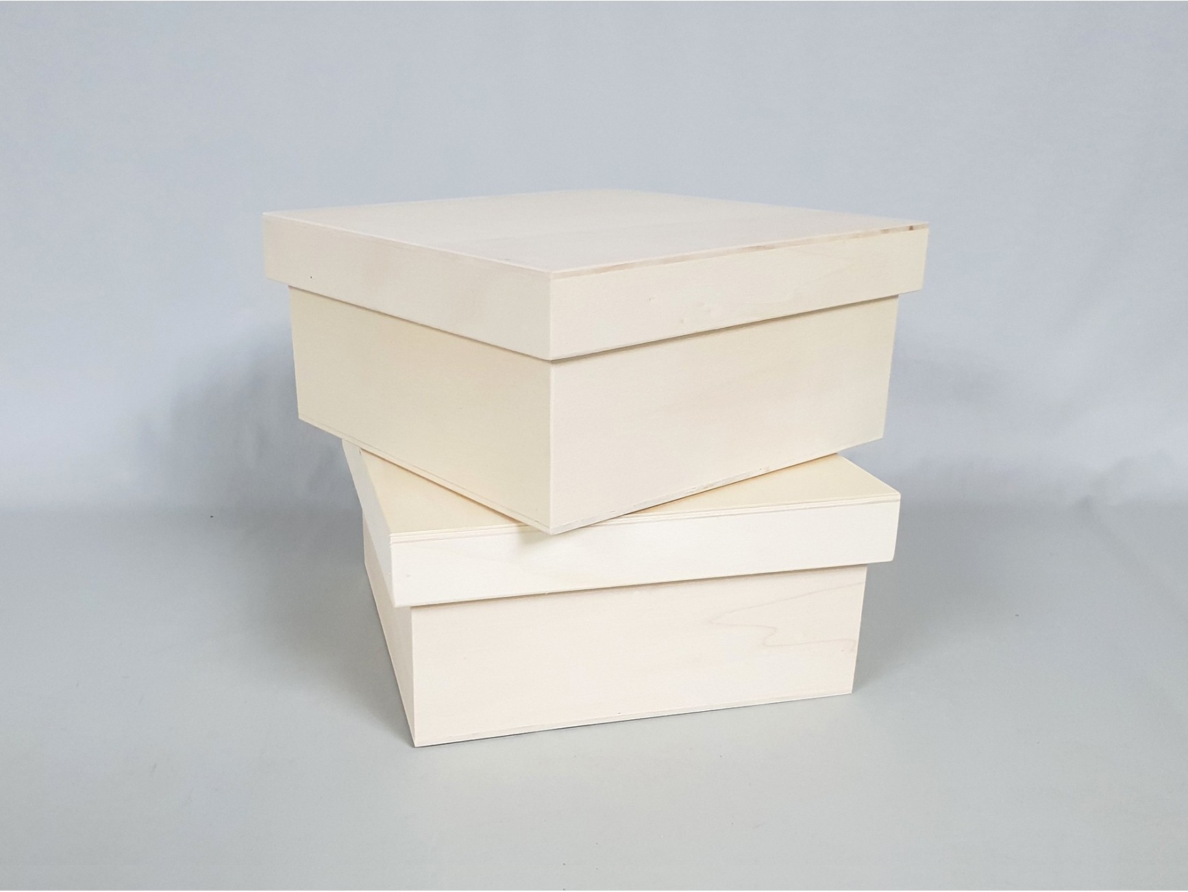 Caja mediana con tapa de madera