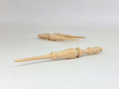 Wooden needle bobbin 14 cm. Ref.MOXE35
