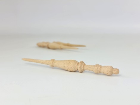Wooden needle bobbin 14 cm. Ref.MOXE35