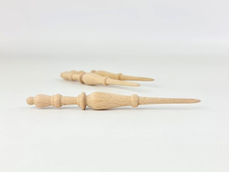 Bolillo aguja de madera 14 cm. Ref.MOXE35