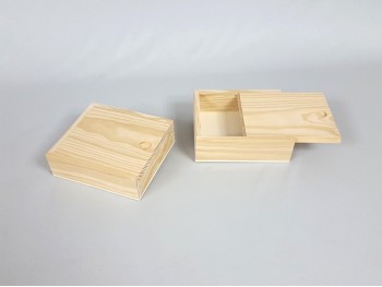 Caja madera de pino 13x12x4 cm. c/tapa corredera Ref.P53C16