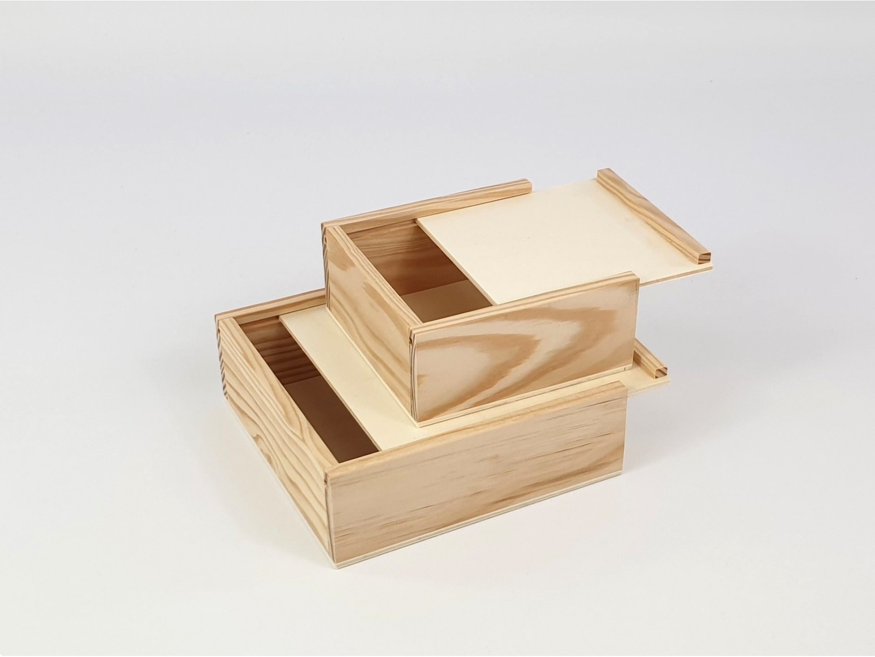 Caja de madera con tapa corredera