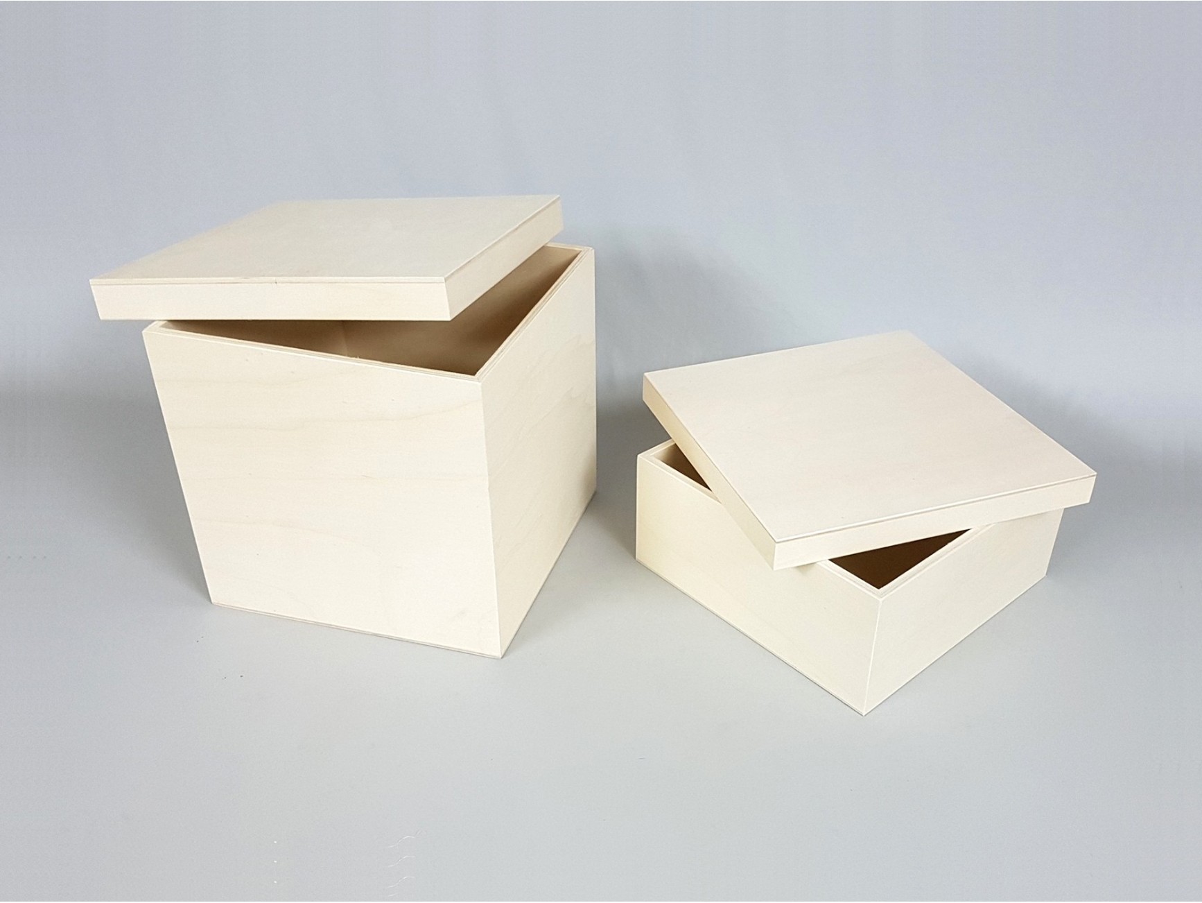 Caja cuadrada de madera grande
