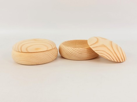 Round pine box Ø13.5x6 cm. with shape and lid Ref.AR7235