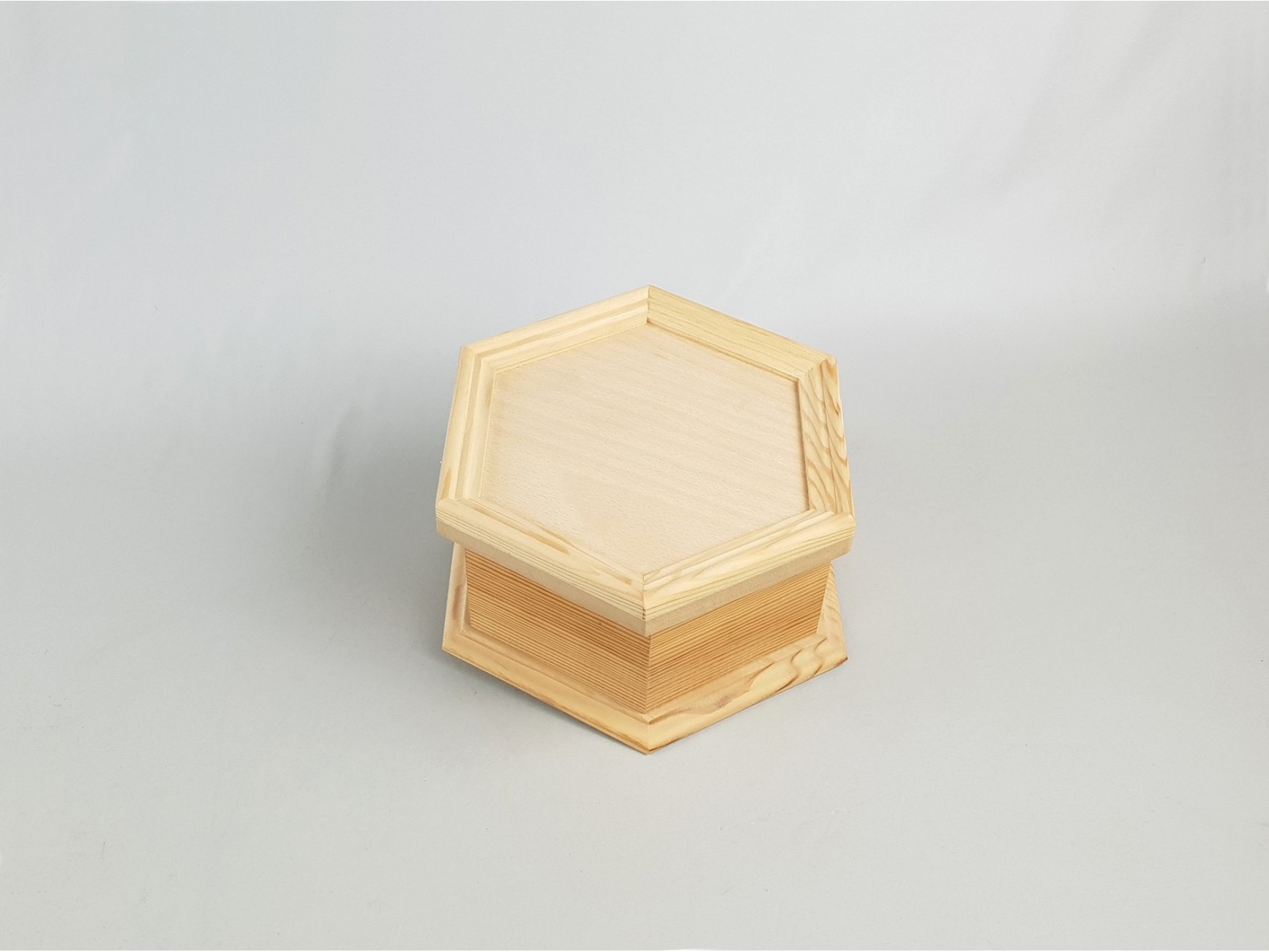 Caja de madera Hexagonal 20x17x9 cm. c/tapa Ref.1685A - Mabaonline