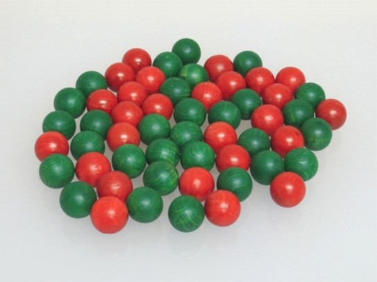 16 mm wooden balls lacquered green and red / 100 units.