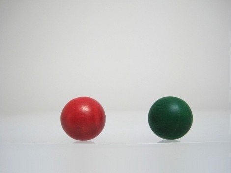 Bolas de madera madera Ø16 mm. verde y roja / 100 uds.