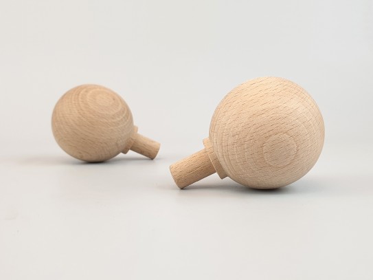 Beech ball handle Ø5 cm. with spike Ref.5