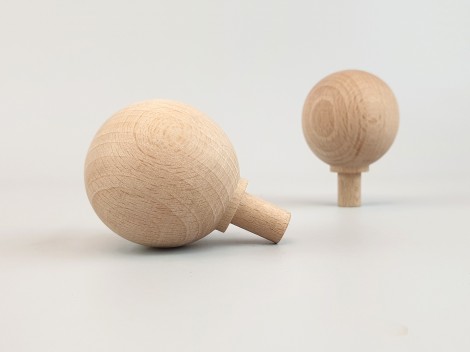 Tirador bola de haya Ø5 cm. c/espiga Ref.5
