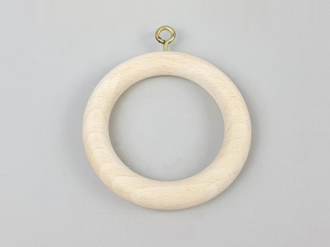 Wooden curtain ring with eyelet Ø6.5 cm. Ref.476C