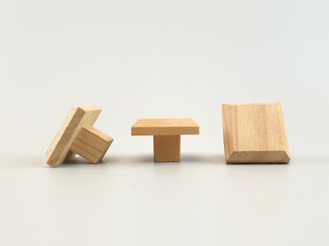 Square pine knob handle with 4 cm recess. Ref.20