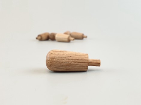 Small oak acorn handle with spike Ref.H4
