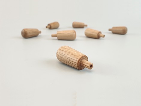 Small oak acorn handle with spike Ref.H4