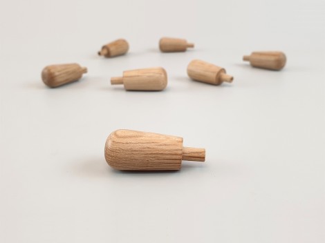 Small oak acorn handle with spike Ref.H4