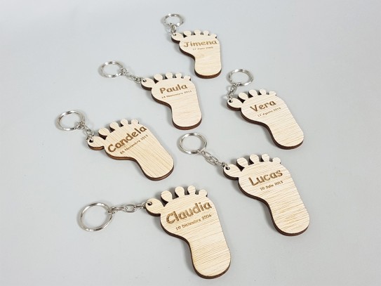 Foot keychain with name and date Ref.1011