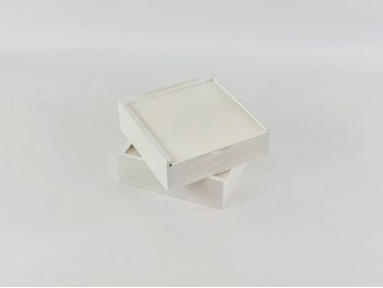 White wooden box 17.5x17.5x5.5 cm. with wood top Ref.P00CF3B