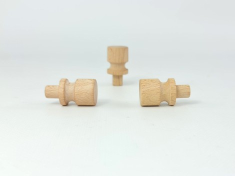 Beech knob handle Ø2 cm. with spike Ref.STP10