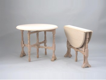 Side table turned legs REF.1381
