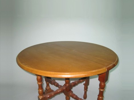 Side table turned legs REF.1381