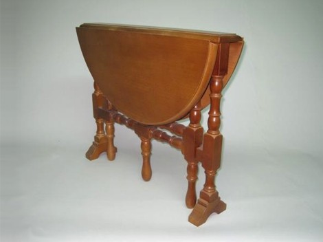 Side table turned legs REF.1381