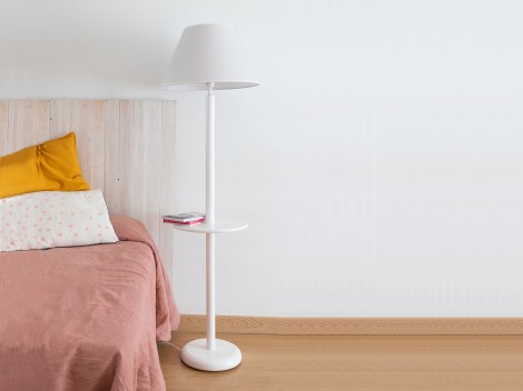Lámpara de pie con mesita 135 cm. Ref.3602M