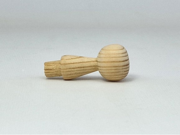 Pine ball perch 6xØ2 cm. with spike Ref.114