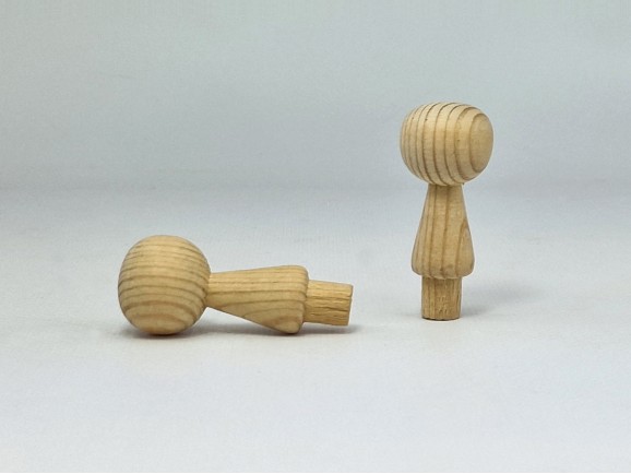Pine ball perch 6xØ2 cm. with spike Ref.114