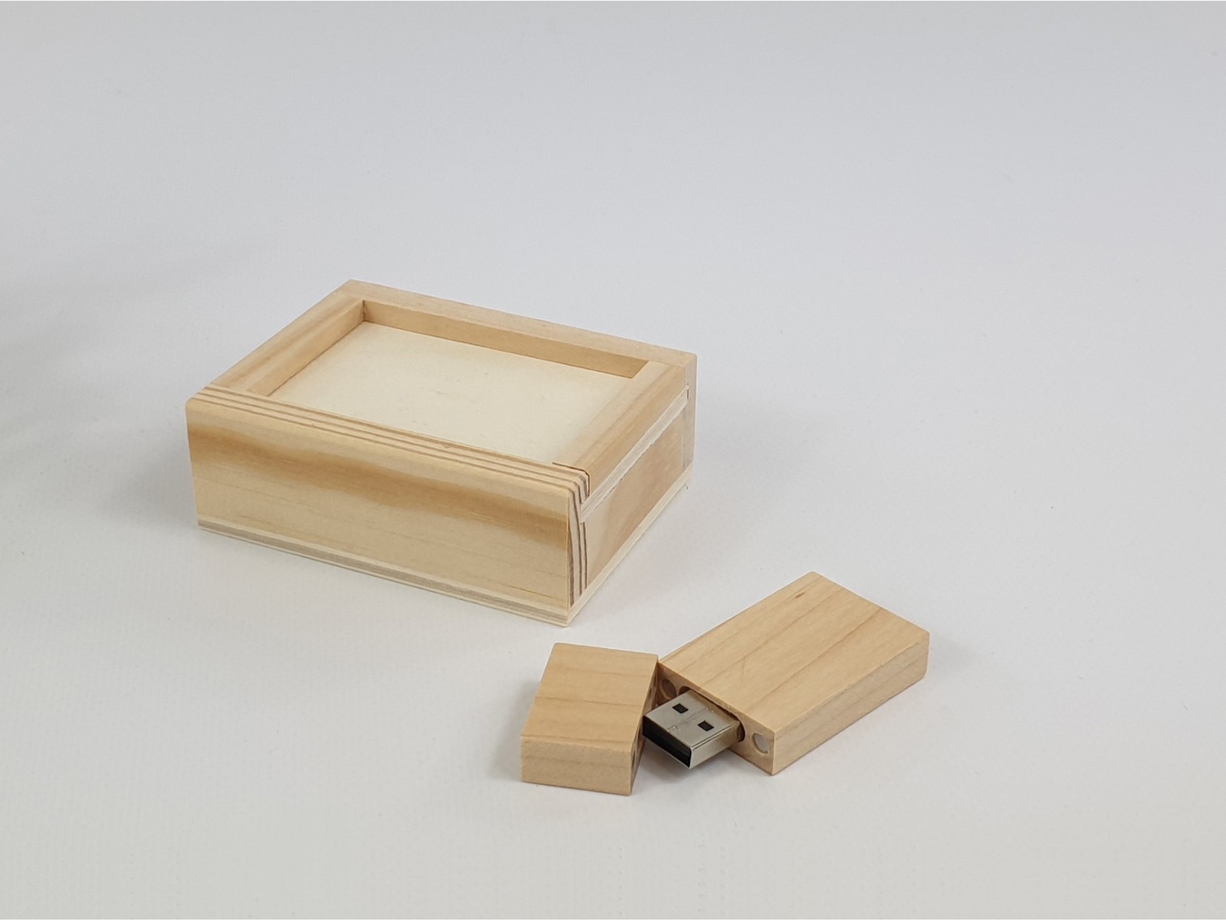 Caja de madera grande 42x42x21 cm. c/bisagra y broche Ref.PC8FD - Mabaonline