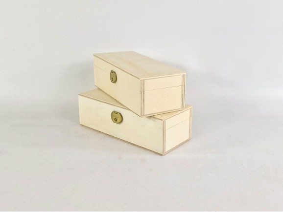 Wooden box 19x8x6 cm. w/hinge and clasp Ref.