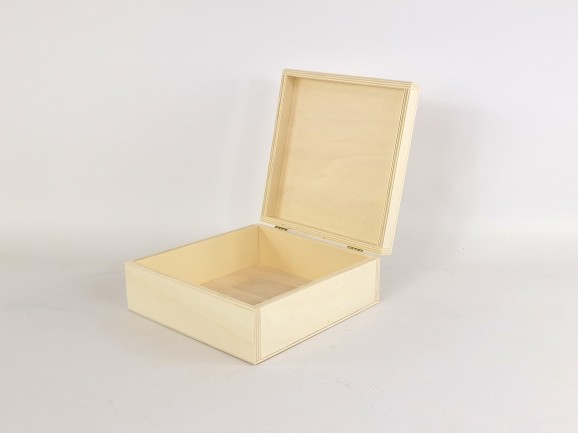 Wooden box 19x19x7 cm. Ref.1161A