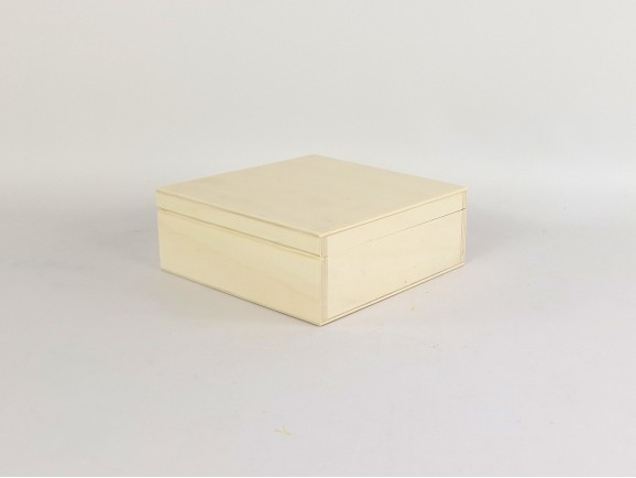 Wooden box 19x19x7 cm. Ref.1161A