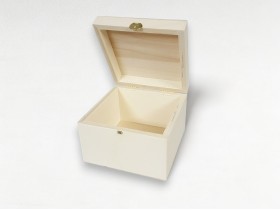 Square wooden box 18x18x12,5 cm. with hinge and clasp Ref.P1987