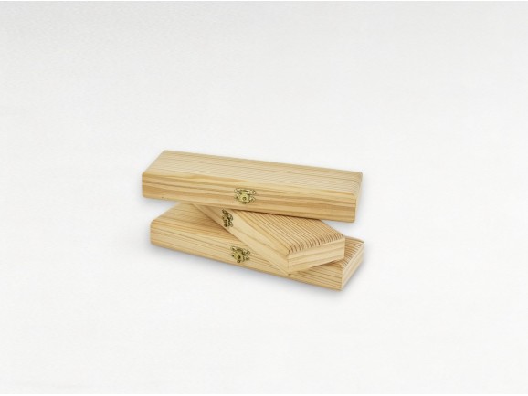Pine wood box 20x6x3 cm. with hinge and clasp Ref.AR15332